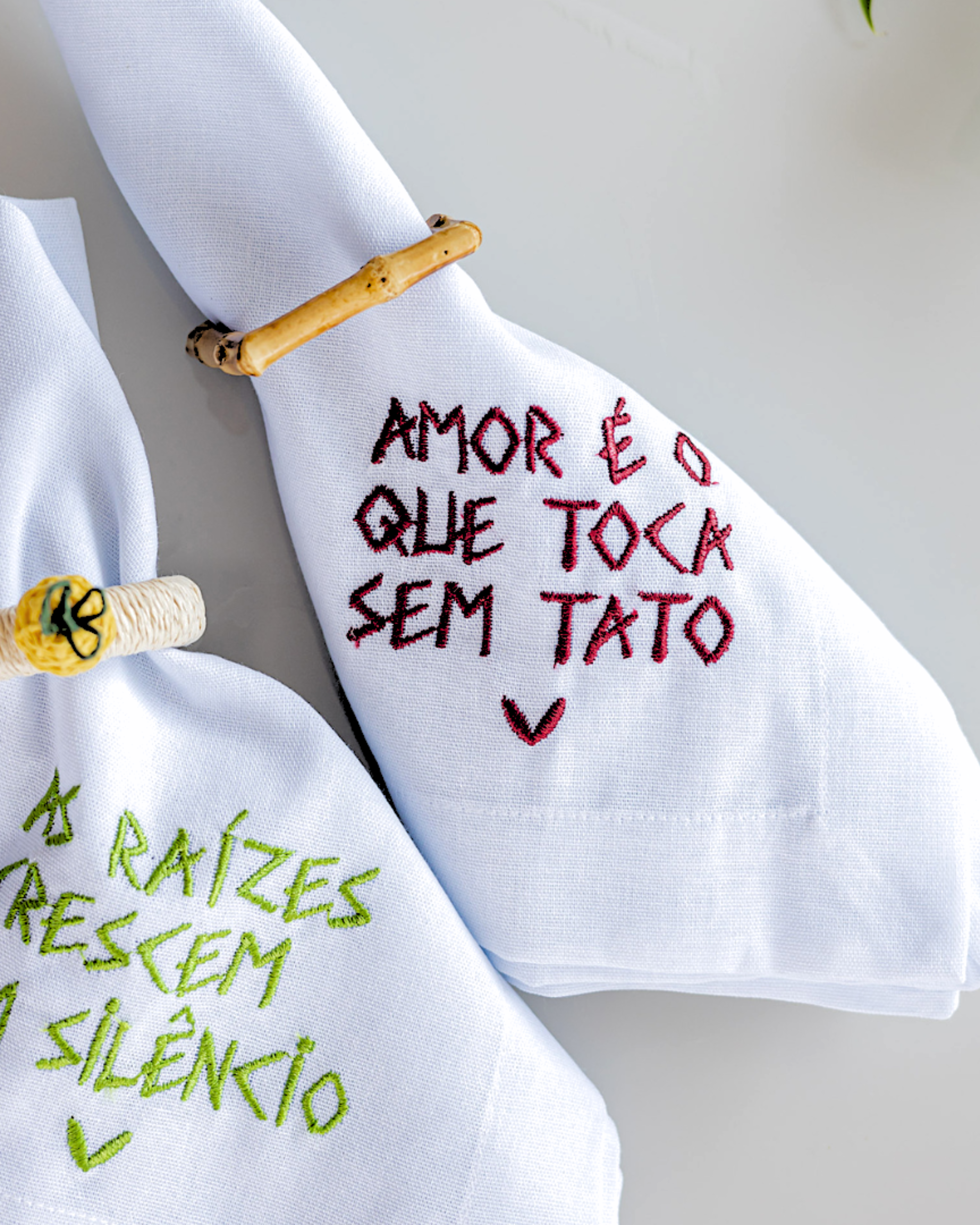 Conjunto 4 Guardanapos  em Linho Bordados Frases